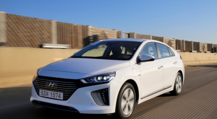 [Behind the Wheel] Ioniq PHEV exciting and stable