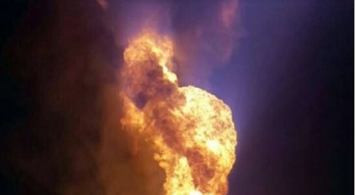 2 suspects burned trying to steal oil