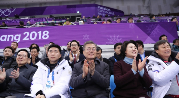 Moon offers encouragement to short track skaters