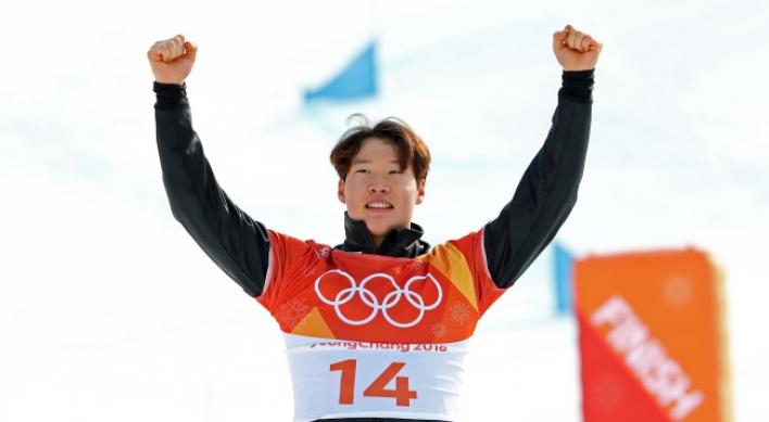 [Newsmaker] Lee Sang-ho: 1st Asian man to win medal in alpine snowboarding