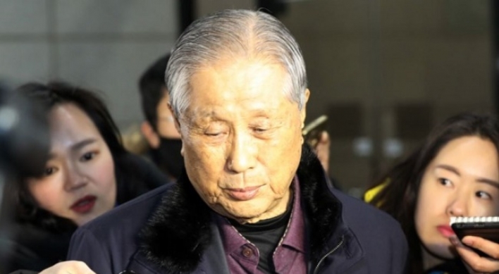 Ex-president Lee files suit against prosecution