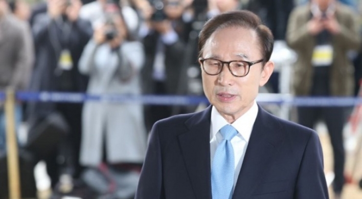 [Breaking] Ex-president Lee Myung-bak appears before prosecution for questioning