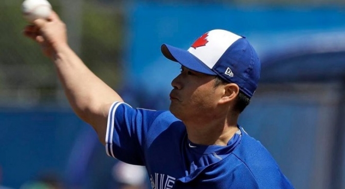 Oh Seung-hwan pitches perfect inning in debut for Blue Jays
