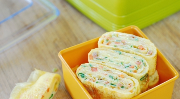 [Home Cooking] Gyeran mari (rolled omelette)
