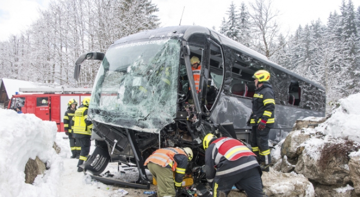 Korean tourists injured in bus accident in Austria