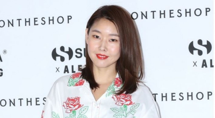 Han Hye-jin stunning at shoes event