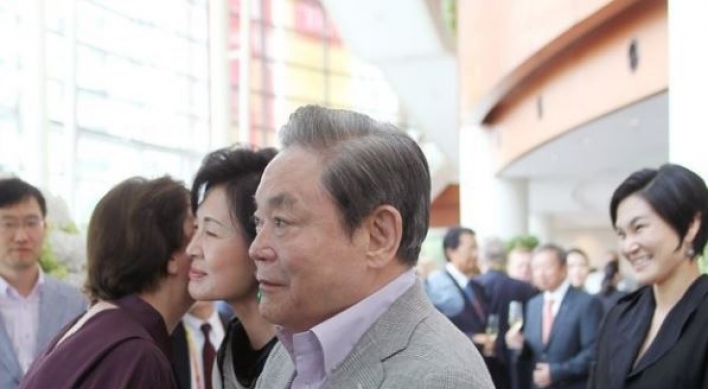 Prison terms upheld for defendants over blackmailing of Samsung, Lee Kun-hee