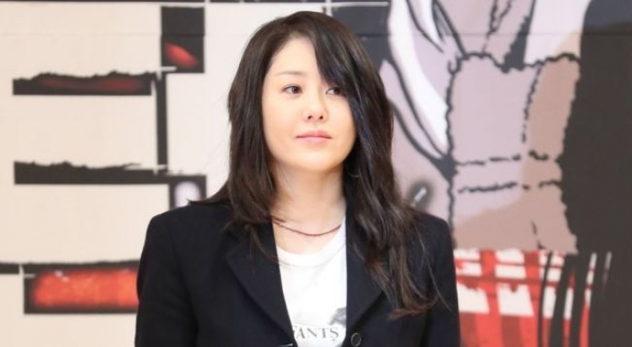 Actress Go Hyun-jung makes first appearance after stepping down from drama