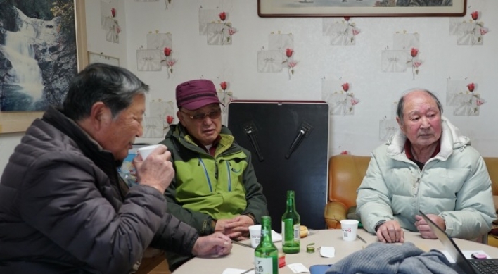 [FEATURE] In Sokcho, elderly Koreans miss their parents' hometown in North Korea