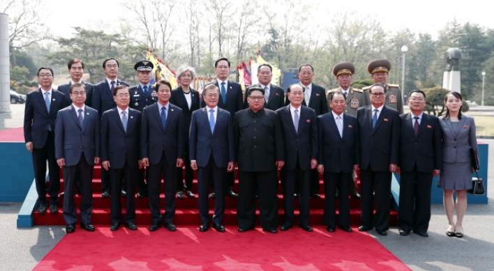 [2018 Inter-Korean summit] Top military, diplomatic brass from South, North at inter-Korean summit