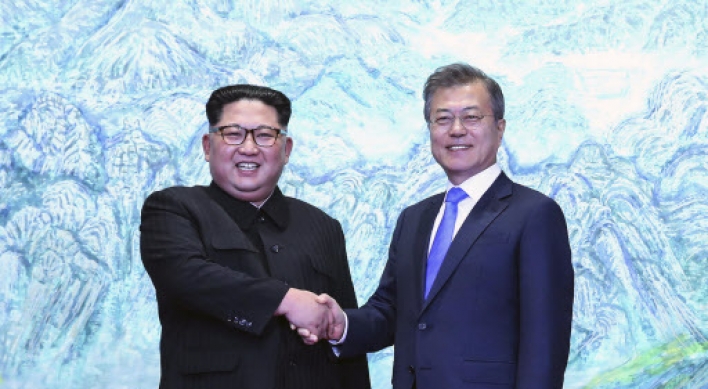 [2018 Inter-Korean summit] Moon, Kim discuss inter-Korean issues