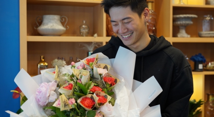 [Video] Male florist describes ‘flair’ for flowers