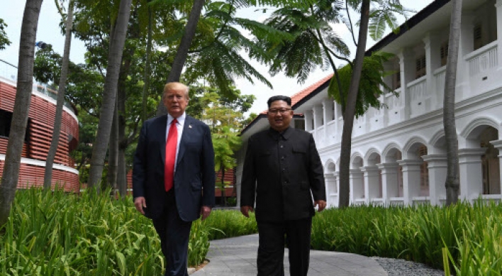 [US-NK Summit] N. Korea media herald Kim's Singapore stroll