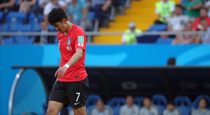 [World Cup] In tears, Son Heung-min vows to regroup for team's last group match
