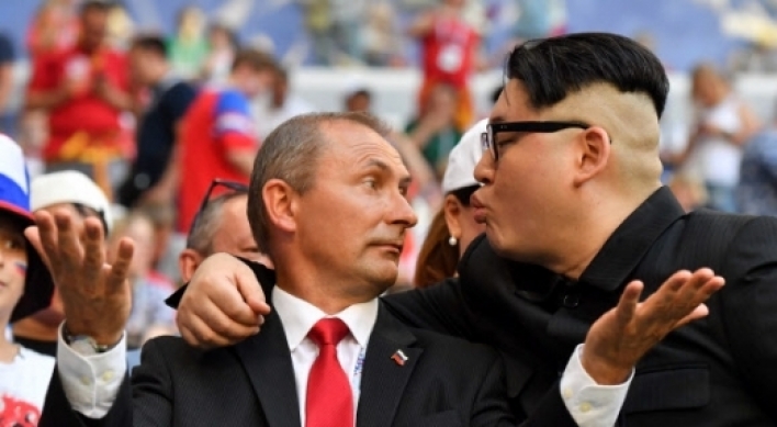 [World Cup] Kim Jong-un, Putin lookalikes stun soccer spectators