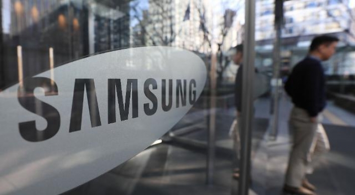 Samsung growth slows as smartphone sales fall