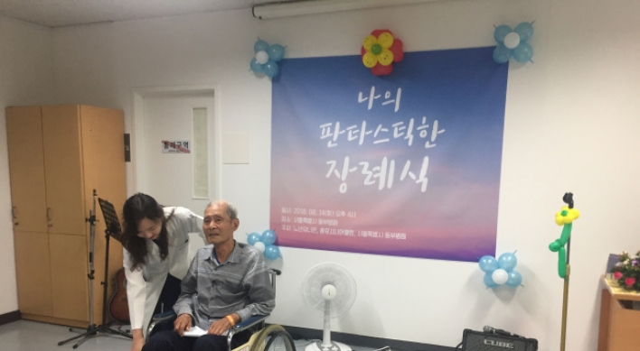[Feature] Dying senior activist pushes for different funeral culture in South Korea