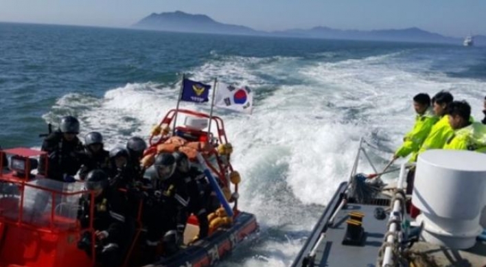 Korean military keeps monitoring China's installation of buoys: ministry