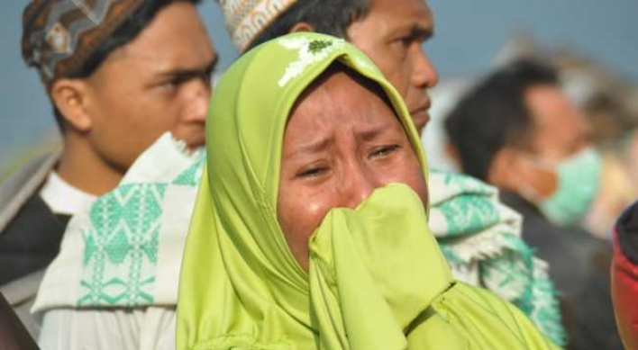 Hundreds killed in Indonesia quake-tsunami