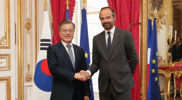 Moon, French premier agree to boost bilateral ties, exchange