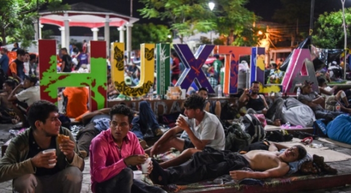 Migrant caravan stops to rest in Mexico amid Trump threats