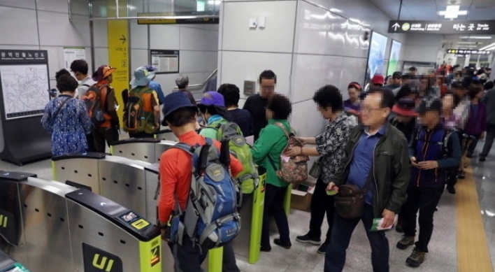 Will Seoul partially scrap its free Seoul subway rides program for elderly?