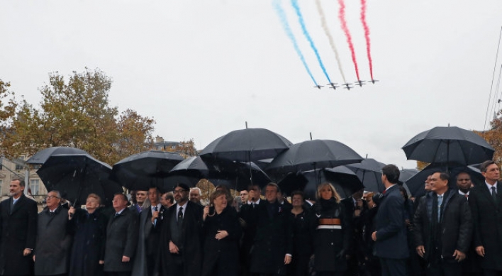 World leaders mark WWI centenary in sombre Paris ceremony