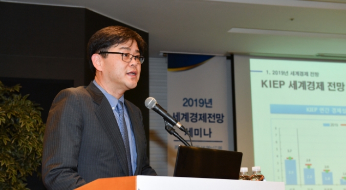Trade experts urge Korean Inc. to diversify markets, products
