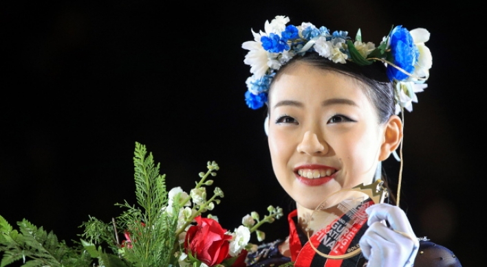 [Photo News] Japanese teen Rika Kihira wins gold in women’s singles at Grand Prix Final