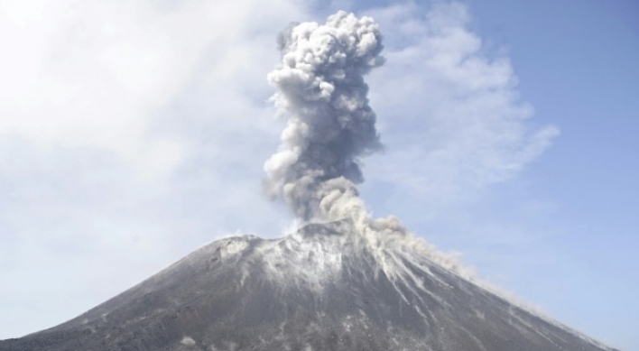 'Volcano' tsunami kills at least 168 in Indonesia
