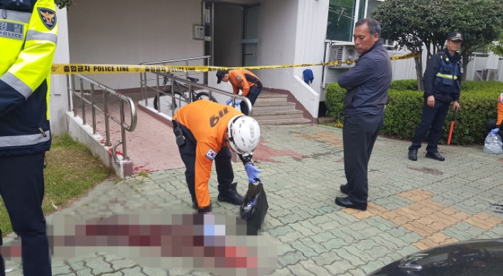 Man fatally stabs 5, injures 13 after setting fire to apartment in Jinju