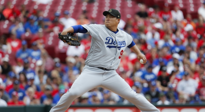Dodgers' Ryu Hyun-jin extends scoreless streak to 31 innings, earns 6th win of '19