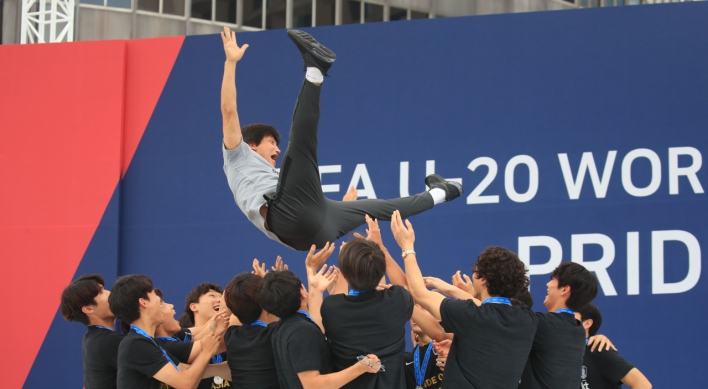 Runner-up S. Korea feted before fans in Seoul