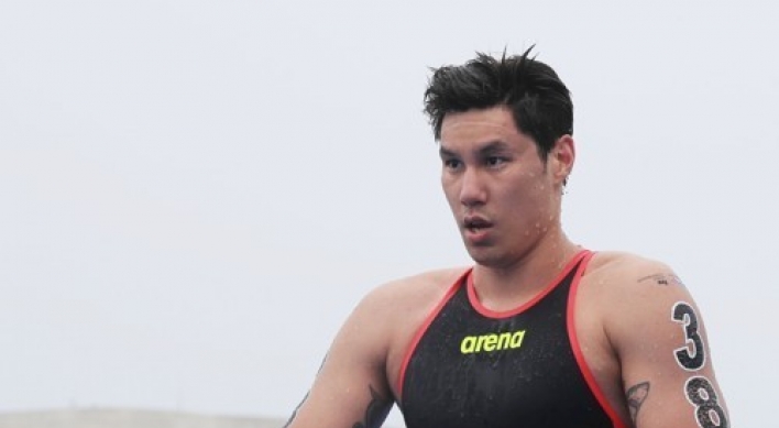 Bruised nose and all, S. Korean swimmer finishes open water race