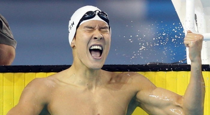 Former world champion Park Tae-hwan offers encouraging words to Korean swimmers
