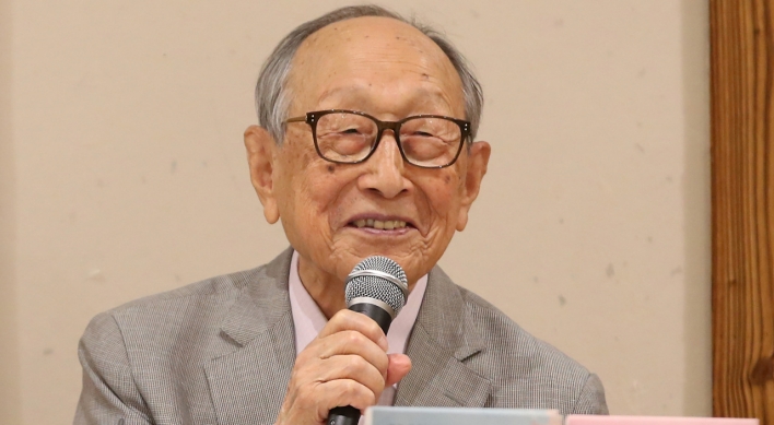At age of 100, philosopher says ‘I love; therefore I am’