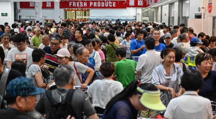 Costco cuts short China debut after shoppers swamp store