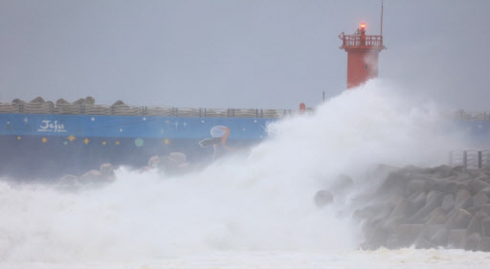 Typhoon Mitag batters Korea