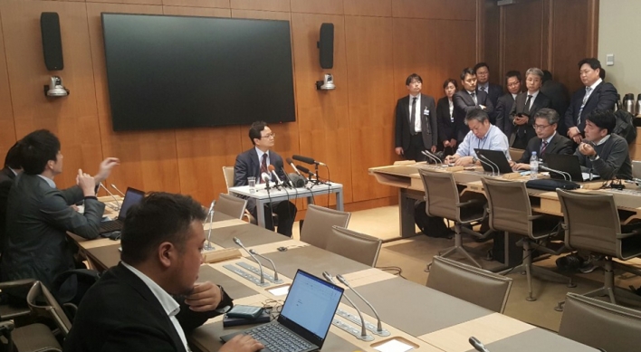 Korea, Japan end 1st round of talks on trade row, agree to meet again