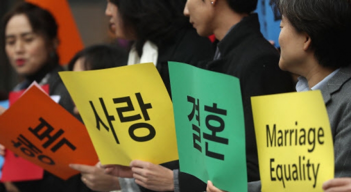 [Newsmaker] Korean Air recognizes same-sex Korean couple as family