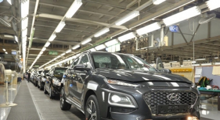 [News Focus] Why automakers are affected most from cascade of factory closures in China