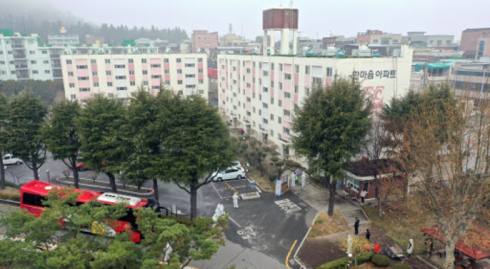 [Newsmaker] 46 infections confirmed at apartment complex in Daegu