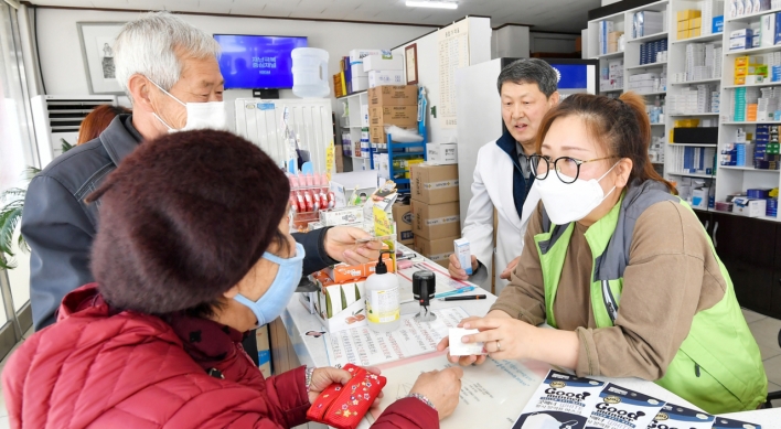 Helping hand to relieve overloaded pharmacies in mask distribution