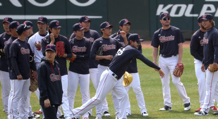 KBO team cancels practice after player reports fever