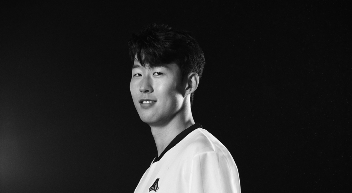 Injured Tottenham star Son Heung-min returns home to continue rehab