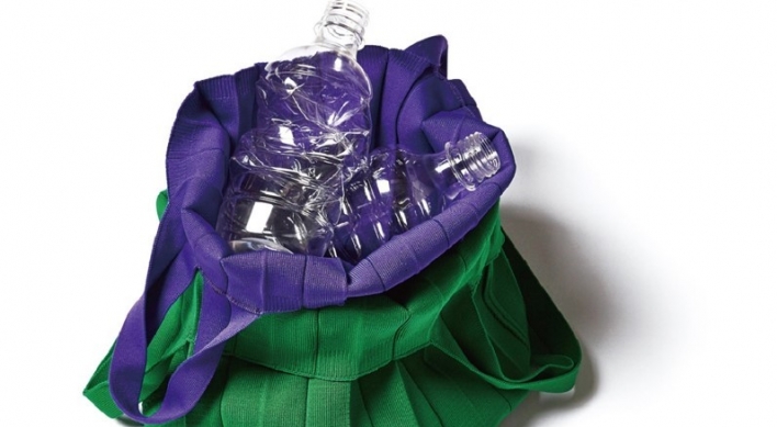 Hyosung makes eco-friendly bags with Samdasoo plastic bottles