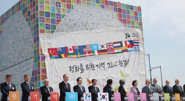 'Gwanghwamun Arirang' stands tall in heart of Seoul