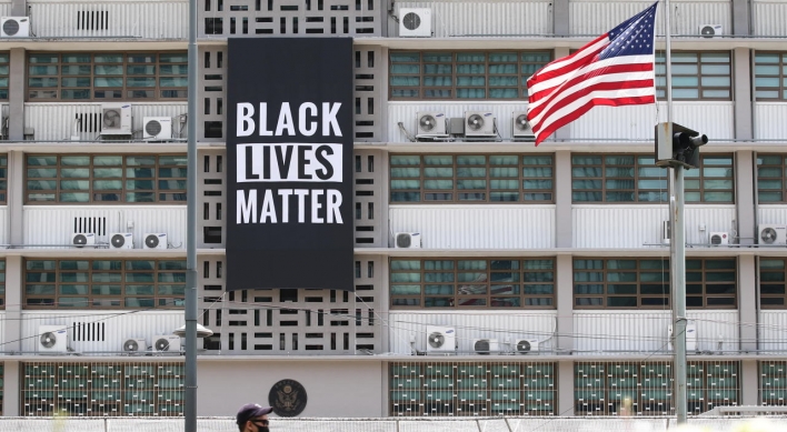 [Newsmaker] Black Lives Matter banner removed from US Embassy building in Seoul