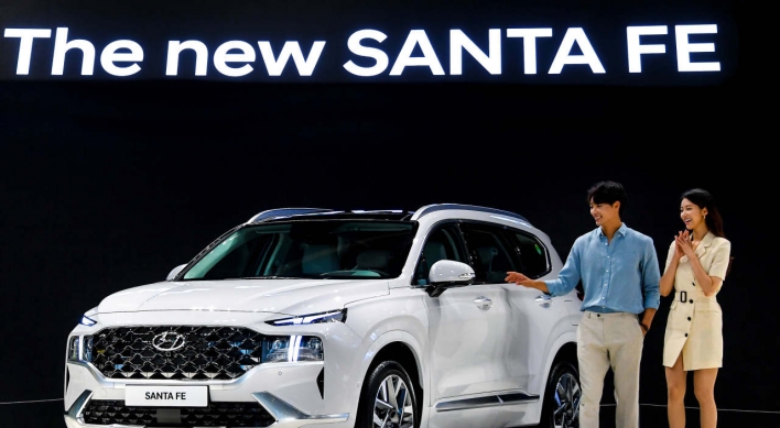 Hyundai Motor rolls out larger, smarter Santa Fe