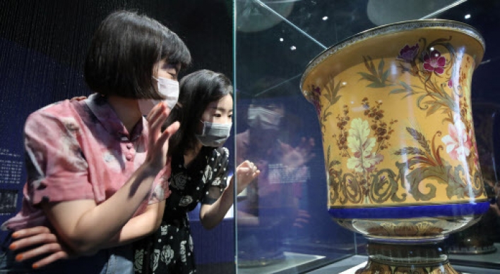 Western chinaware used in Joseon royal court on show